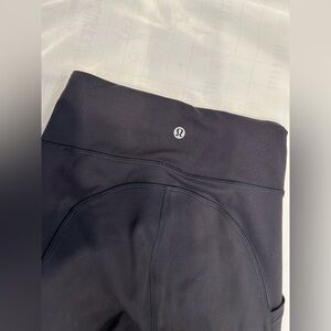Lululemon Size 2 all black leggings with pockets 25”
Mint condition